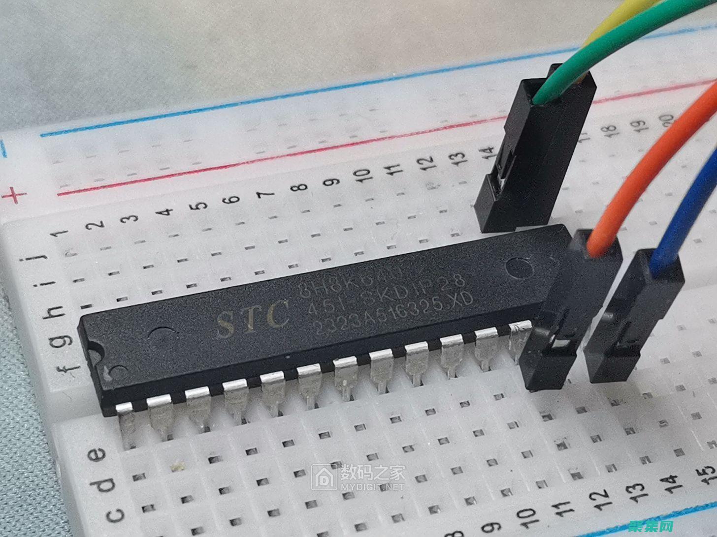 輕松掌握單片機(jī) C 語言：循序漸進(jìn)的學(xué)習(xí)指南 (輕松掌握單片機(jī)的軟件)